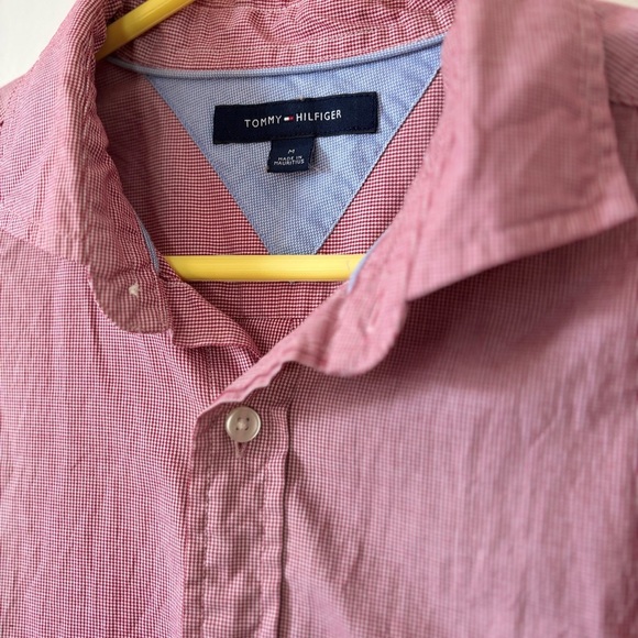 🎉4/30$🎉 Tommy Hilfiger Classic Red Button-Up Shirt - M - Picture 2 of 4